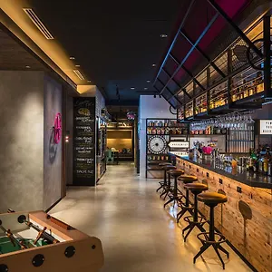 Hotel Moxy Honmachi By Marriott ****